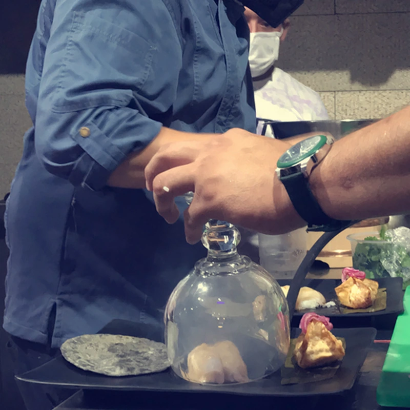 Presentación gastronómica preparada durante un evento