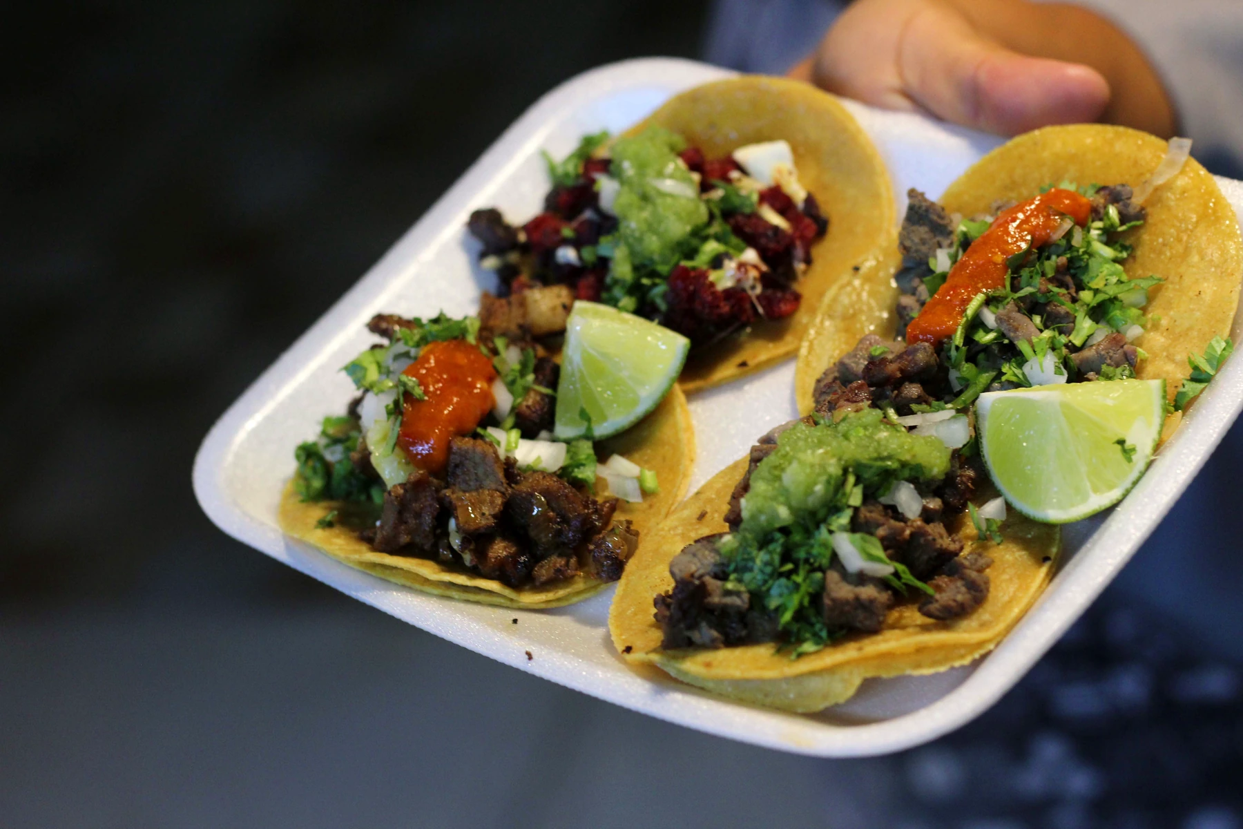 Tacos de carne asada servidos para evento en Cancún - ChefToGo