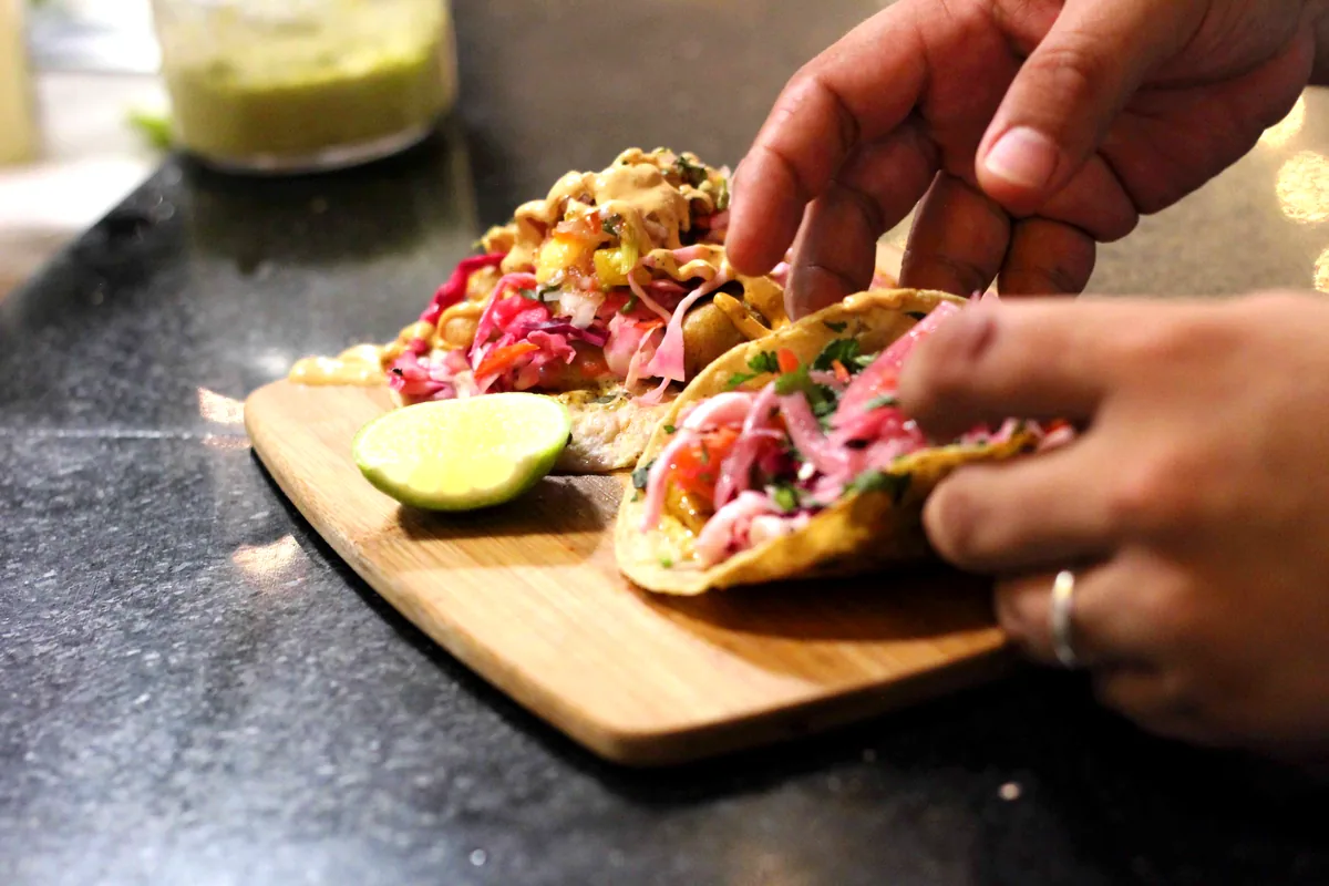Preparación de taquiza de guisados en Cancún - ChefToGo